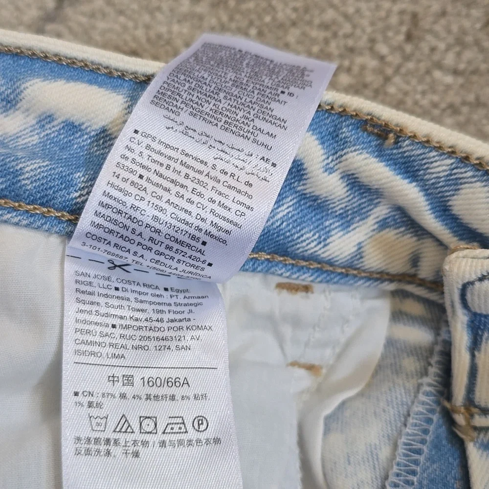 Old navy Acid Wash Jeans, size 4, ankle length, NWT - Picture 7 of 16